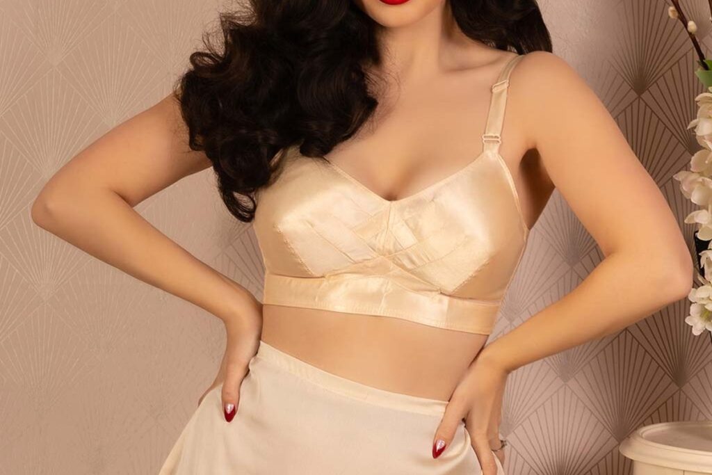 1960's Style Bullet Bras For Vintage Look - The Lingerie Daily